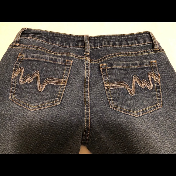 RUE21 JEANS Size 3/4 Short - Picture 2 of 6